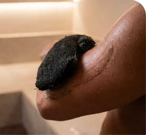 Ritual Kessa en Calma Hammam: exfoliación con guante kessa en la sala de vapor