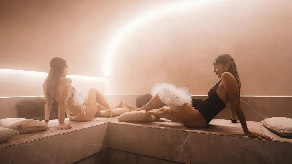 Interior de hammam con sala de vapor